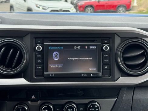 Certified 2018 Toyota Tacoma SR5 AWD/4WD image 3