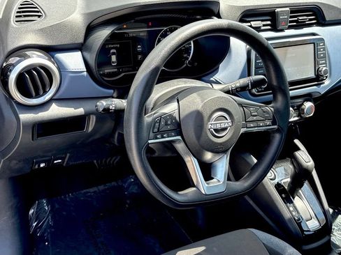Used 2023 Nissan Versa SV FWD image 9