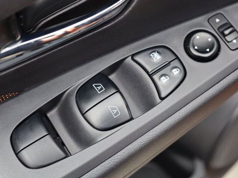 Used 2023 Nissan Kicks SR image 33