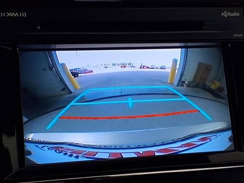 Used 2018 Toyota Avalon XLE image 23