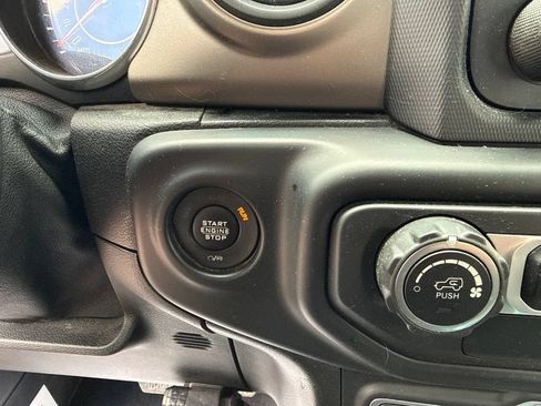 Used 2018 Jeep Wrangler Sport AWD/4WD image 24