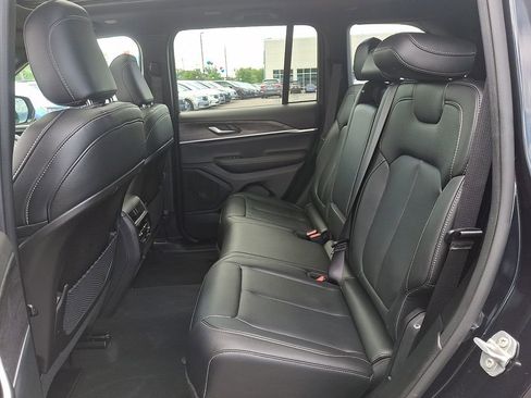 Used 2024 Jeep Grand Cherokee Limited AWD/4WD image 10