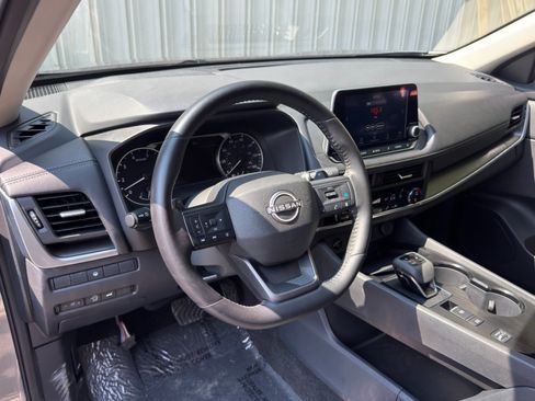 Used 2025 Nissan Rogue SV FWD image 12