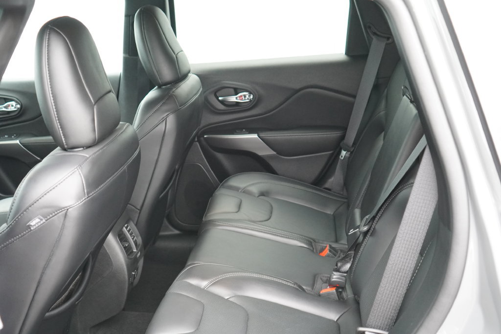 Used 2021 Jeep Cherokee Latitude Lux w/ Comfort/Convenience Group AWD/4WD image 32