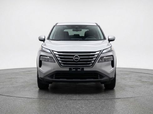 Used 2025 Nissan Rogue SV FWD image 2