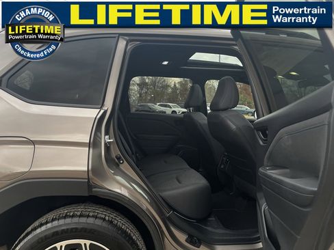 Used 2025 Subaru Forester Premium image 30