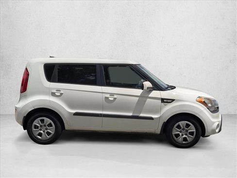 Used 2013 Kia Soul FWD image 4