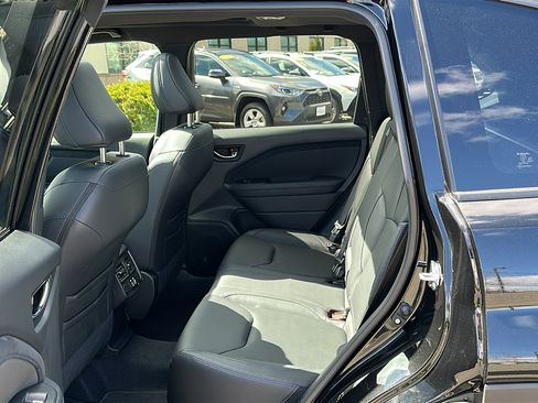 Used 2025 Subaru Forester Limited AWD/4WD image 23