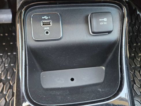 Used 2021 Jeep Compass Latitude FWD image 15