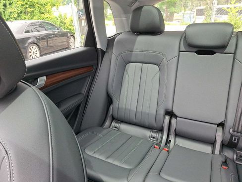 Used 2023 Audi Q5 2.0T Premium Plus w/ Premium Plus Package AWD/4WD image 12