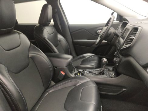 Used 2019 Jeep Cherokee Latitude Plus image 21