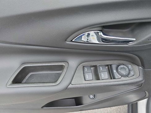 Used 2023 Chevrolet Equinox LT image 15