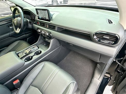 Used 2025 Honda Pilot Elite image 34