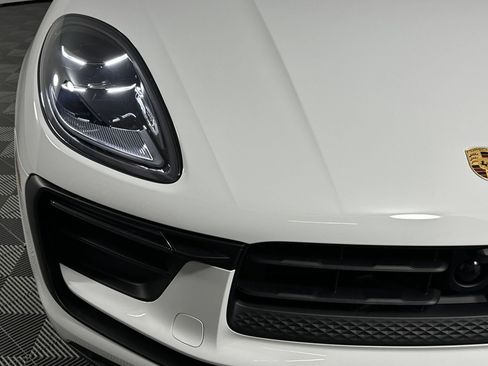 Certified 2025 Porsche Macan image 12