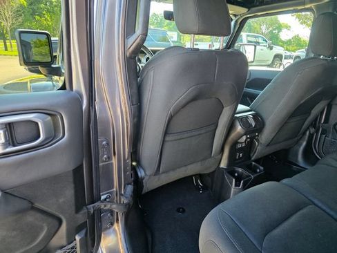 Used 2020 Jeep Wrangler Unlimited Sahara AWD/4WD image 17