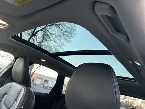 New 2026 Volvo XC60 B5 Ultra w/ Protection Package Premier image 18