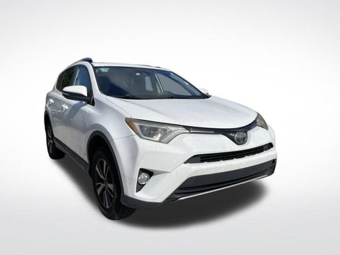 Used 2018 Toyota RAV4 XLE FWD image 2