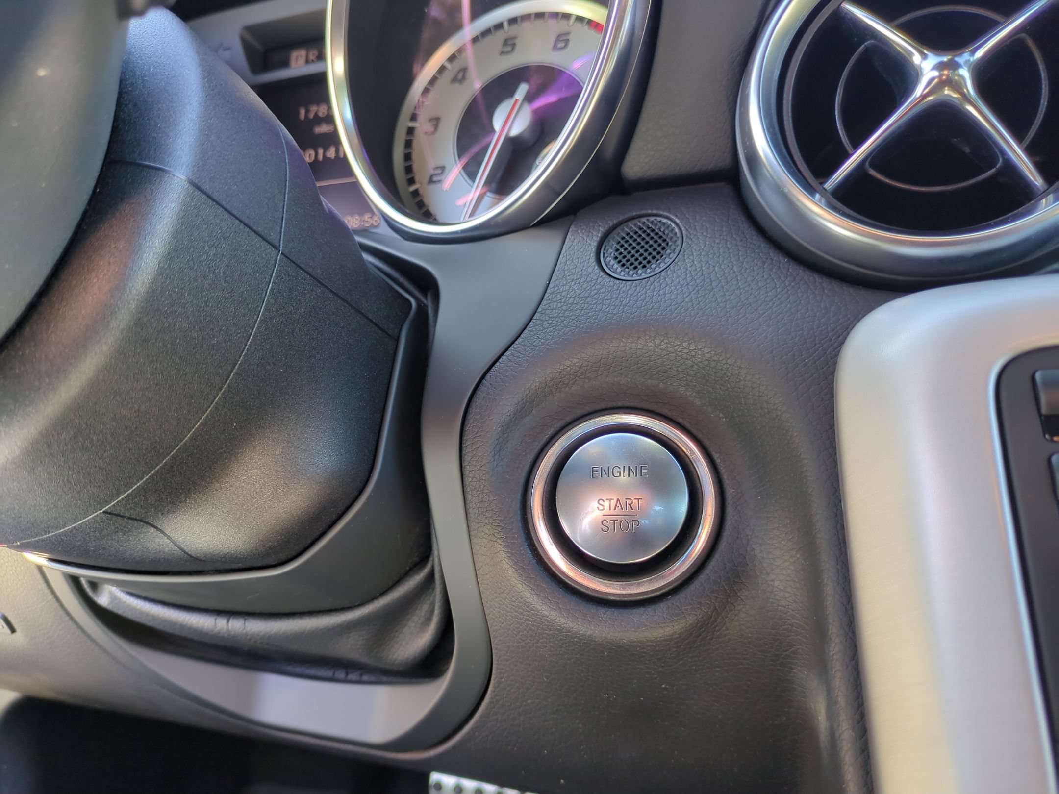 Used 2013 Mercedes-Benz SLK 250 image 25