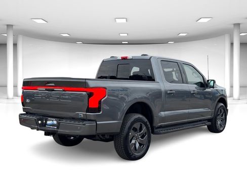 Used 2025 Ford F150 Lightning Lariat image 4