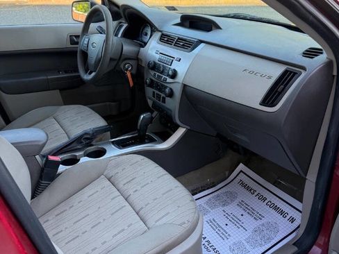 Used 2010 Ford Focus SE FWD image 15