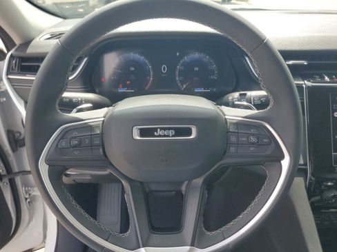 Used 2024 Jeep Grand Cherokee Laredo X AWD/4WD image 13