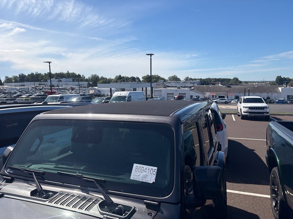 Used 2026 Jeep Wrangler Unlimited Sahara AWD/4WD image 5