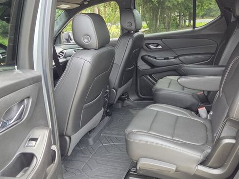 Used 2023 Chevrolet Traverse LT w/ LT Premium Package FWD image 8