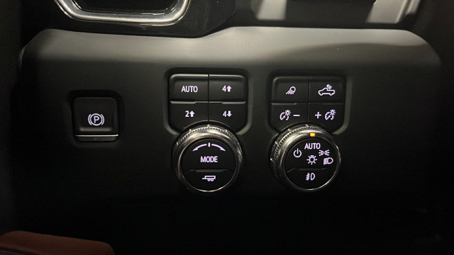 Used 2024 GMC Sierra 3500 Denali Ultimate AWD/4WD image 36