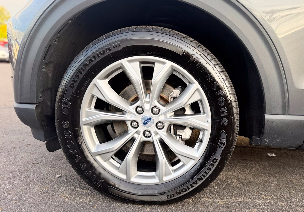 Used 2023 Ford Explorer XLT w/ Equipment Group 202A AWD/4WD image 3