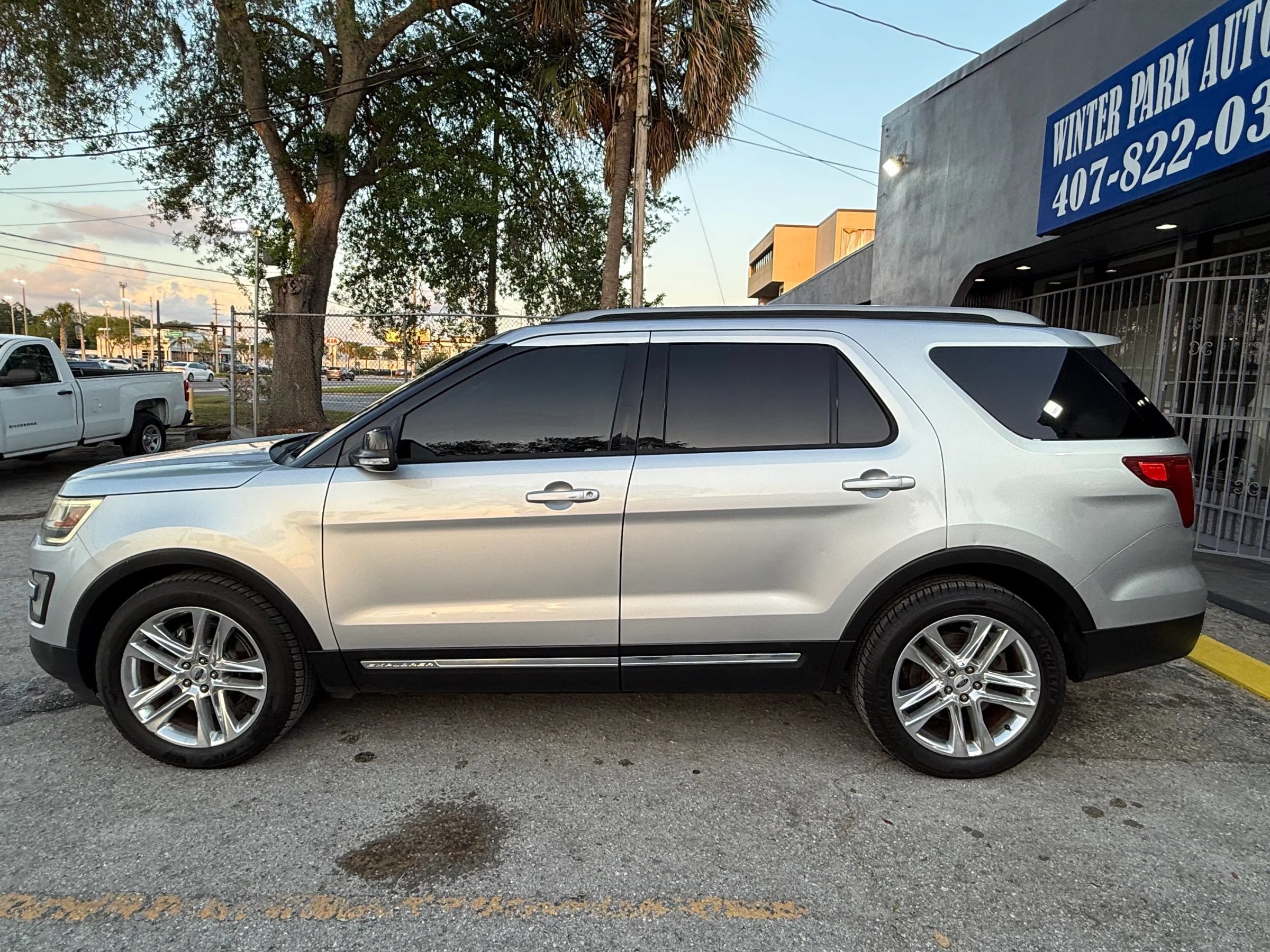 Used 2017 Ford Explorer XLT w/ Equipment Group 202A FWD image 6