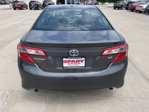 Used 2014 Toyota Camry SE w/ Leather Package FWD image 5