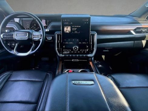 Used 2025 GMC Yukon XL Denali AWD/4WD image 14