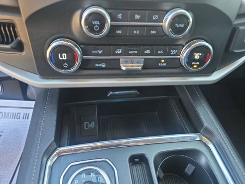 Used 2022 Ford Expedition XLT image 6