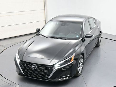 Used 2024 Nissan Altima 2.5 S FWD image 33