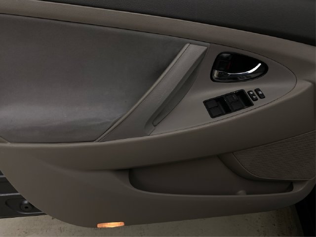 Used 2009 Toyota Camry LE FWD image 25