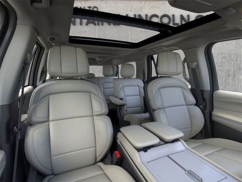 New 2026 Lincoln Navigator L Reserve w/ Jet Appearance Package image 10
