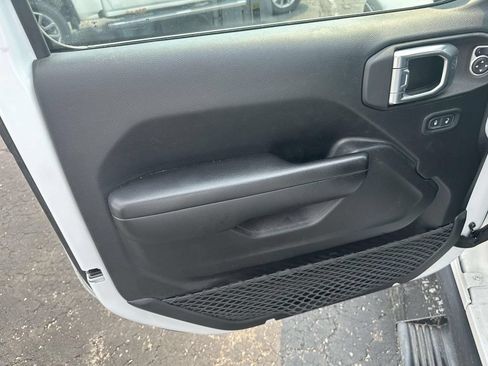 Used 2021 Jeep Gladiator Mojave AWD/4WD image 16