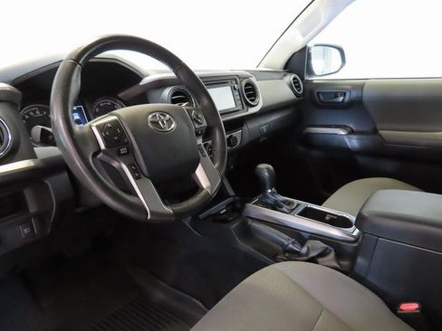 Used 2018 Toyota Tacoma SR5 image 4