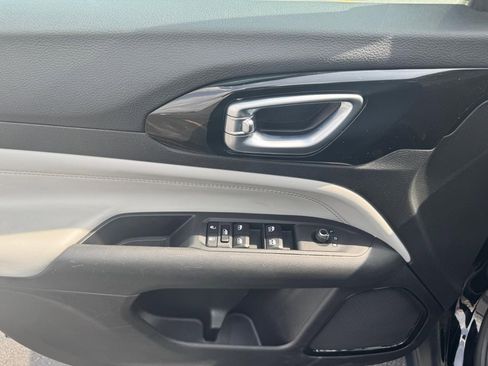 Used 2025 Jeep Compass Limited image 22