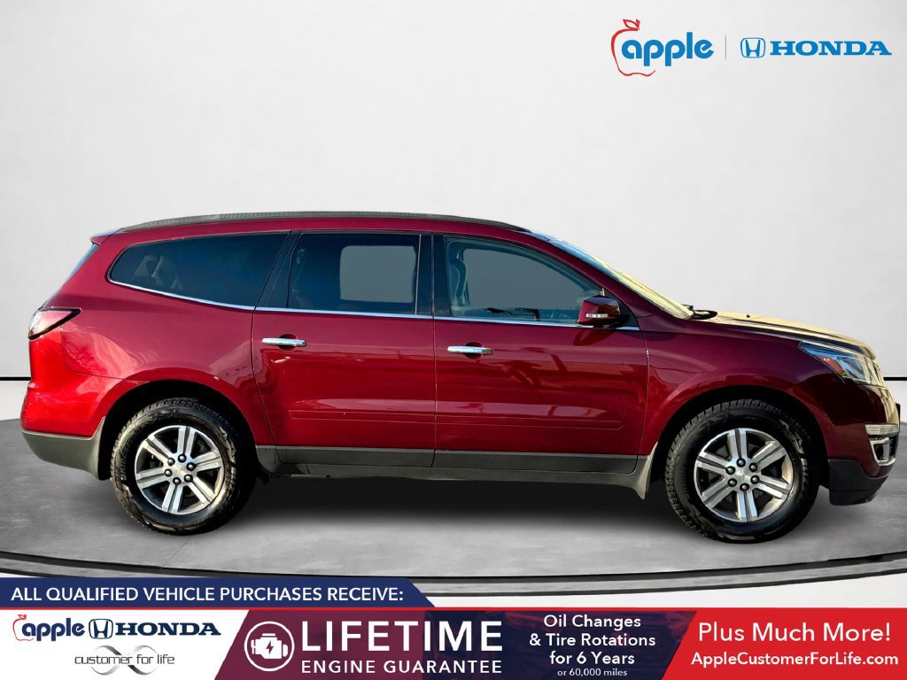 Used 2016 Chevrolet Traverse LT FWD image 2