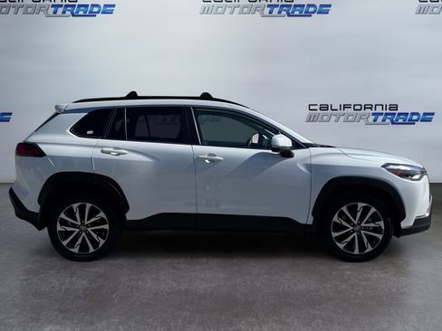 Used 2023 Toyota Corolla Cross XLE w/ Convenience Package image 4