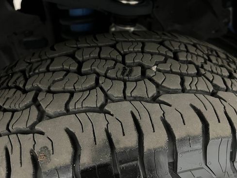 Used 2024 Toyota Tacoma TRD Off-Road image 28