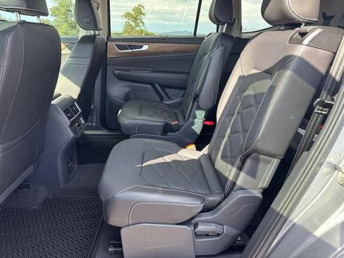 Used 2024 Volkswagen Atlas SE FWD image 12