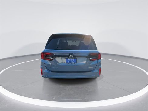 Certified 2025 Honda Odyssey Touring image 12