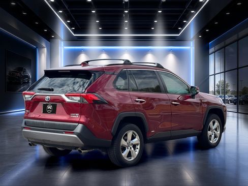 Used 2020 Toyota RAV4 Limited AWD/4WD image 4