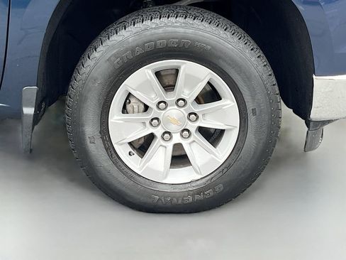 Used 2022 Chevrolet Silverado 1500 LT AWD/4WD image 31