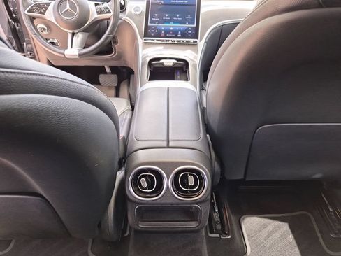 Used 2024 Mercedes-Benz GLC 300 4MATIC image 32