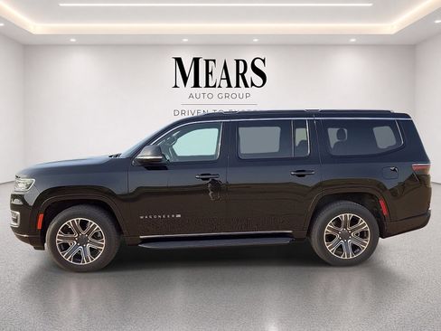 Used 2024 Jeep Wagoneer Series II w/ Flexible Seating Group RWD image 2