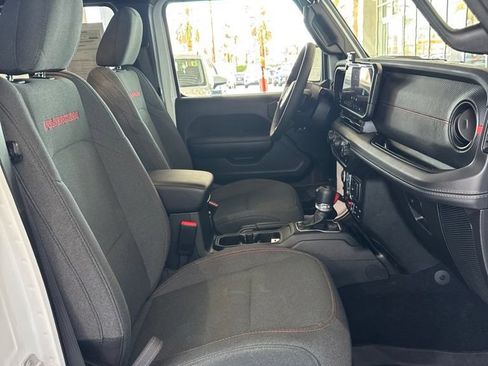 Used 2025 Jeep Wrangler Unlimited Rubicon AWD/4WD image 9