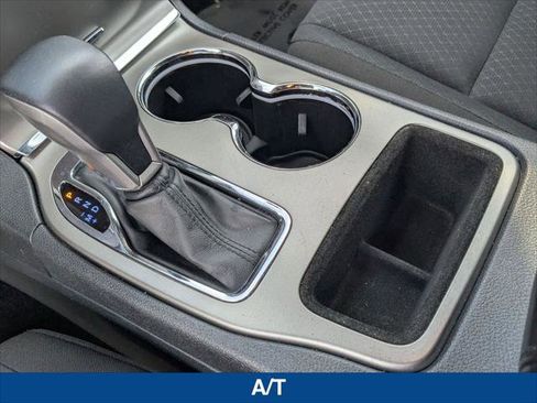 Used 2019 Jeep Grand Cherokee Laredo image 19